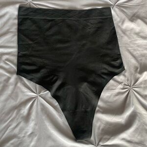 Maidenform Shapewear Thong - M, Black